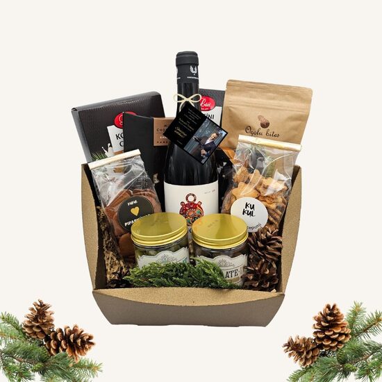 Ziemassvētku dāvanu grozs "Ziemas sarkanvīna elegance"